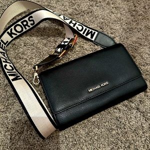 Michael Kors jet set large zip around wallet crossbody